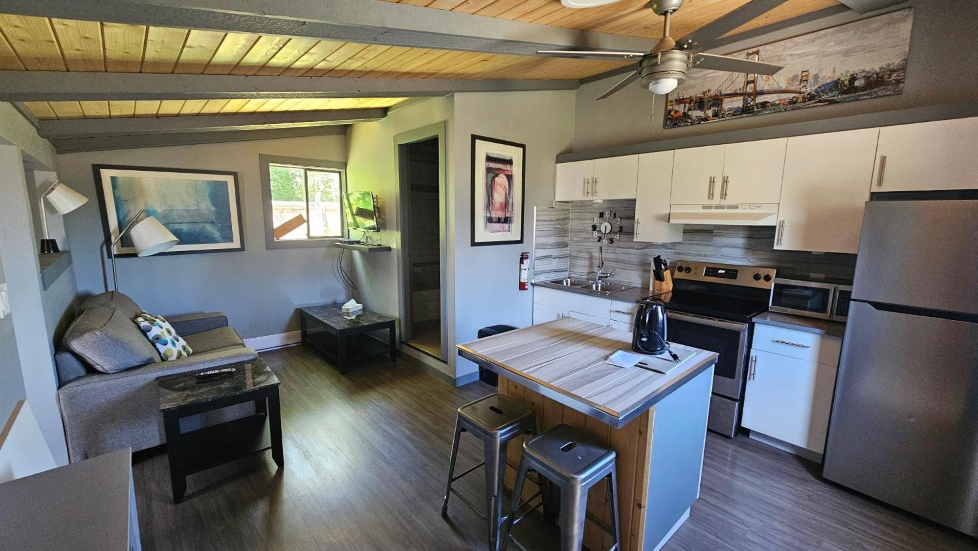 Fuller Lake Chemainus Motel Екстериор снимка